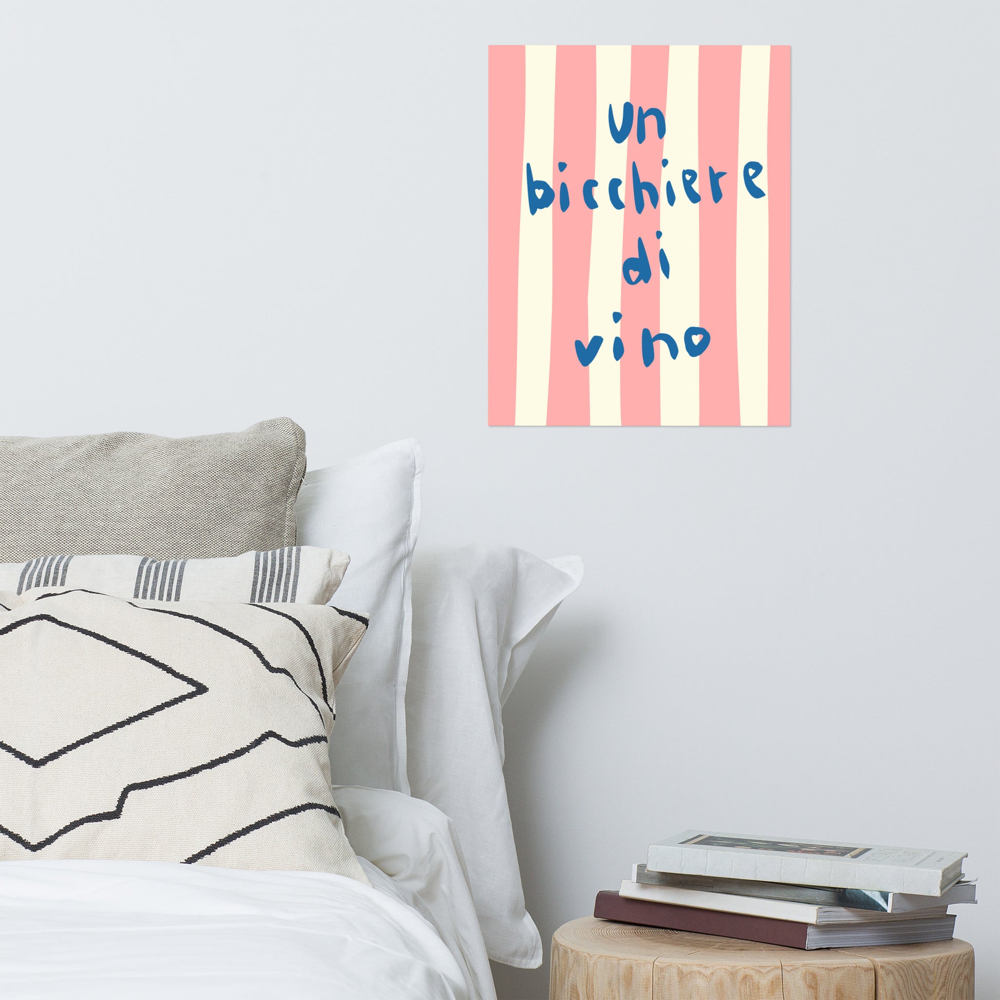 Un bicchiere di vino poster – Italian wine quote wall art with blue handwritten text on pink and cream striped background